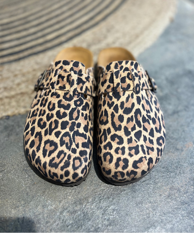 Sabot plat léopard tout cuir