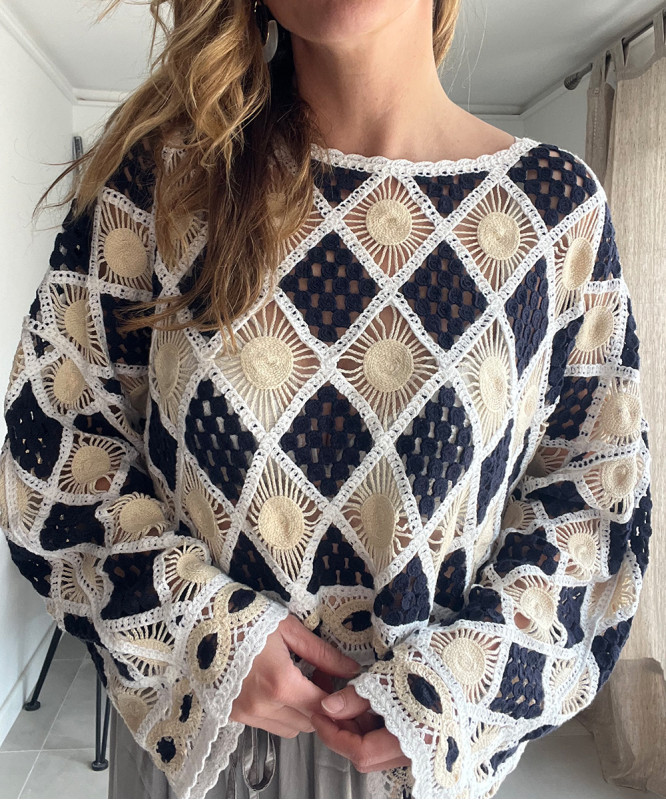 Top en crochet court bleu et beige