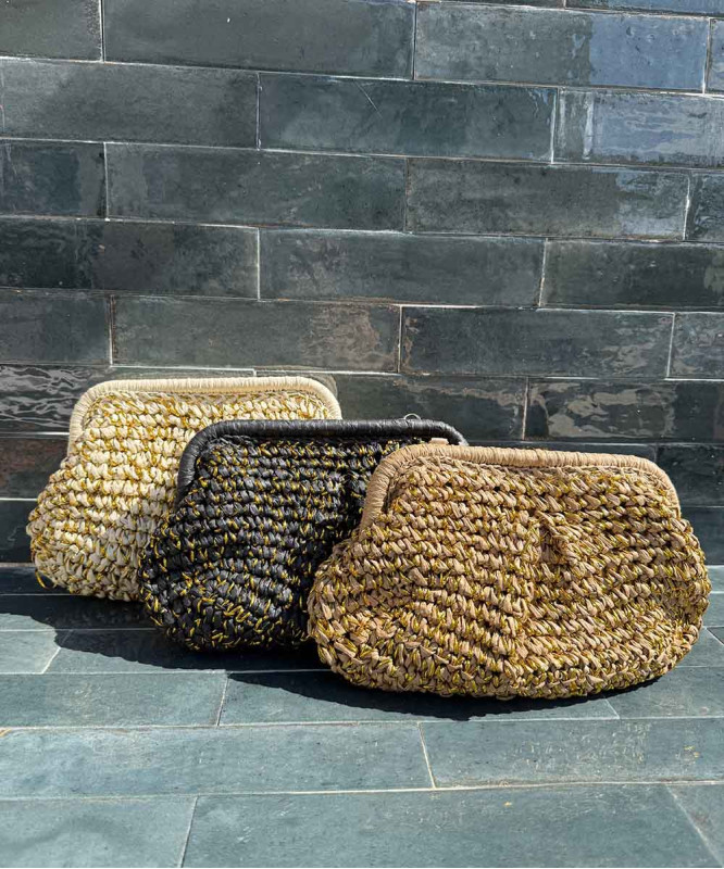 Pochette en raphia