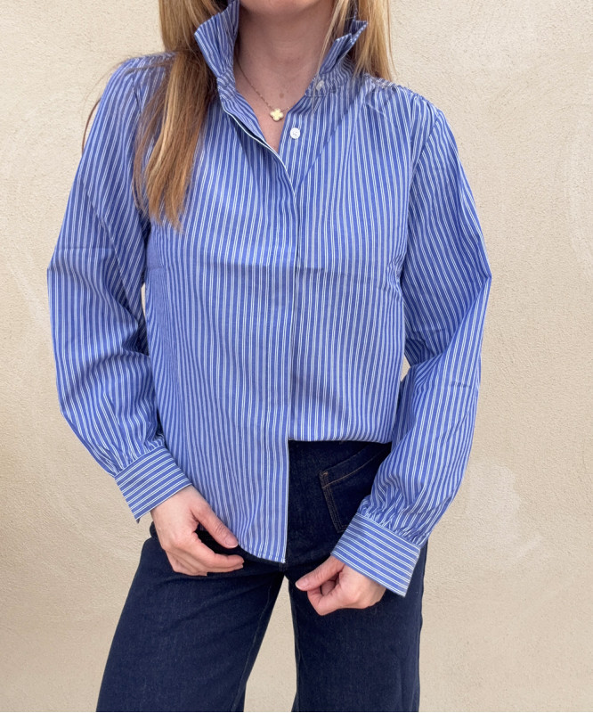 Chemise bleue à rayures