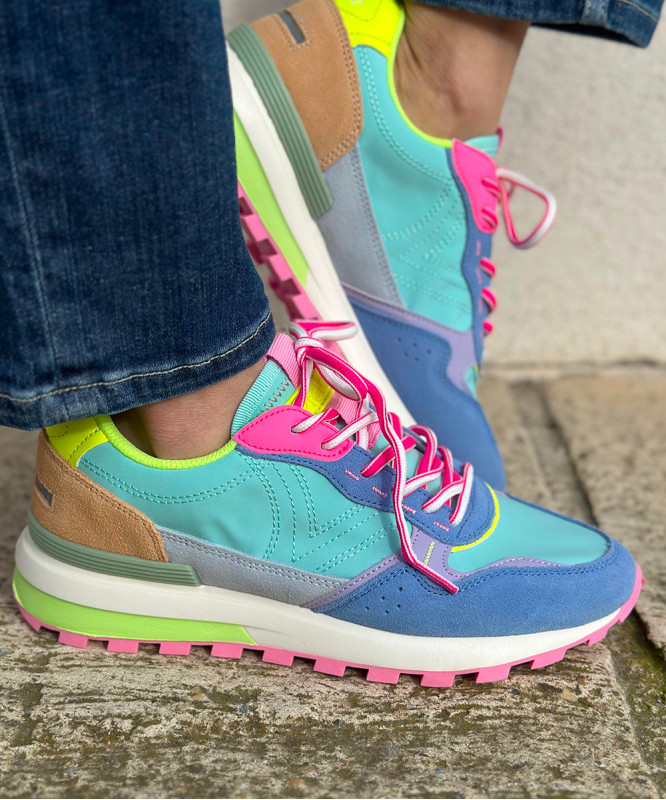 Baskets Victoria bleues et fluo