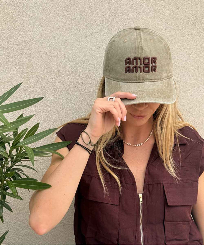 Casquette beige broderie Amor Amor bordeaux
