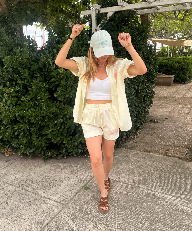 Short rayé jaune et blanc