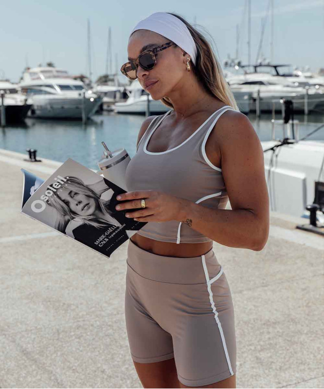 Short mi long taupe et liserés blancs